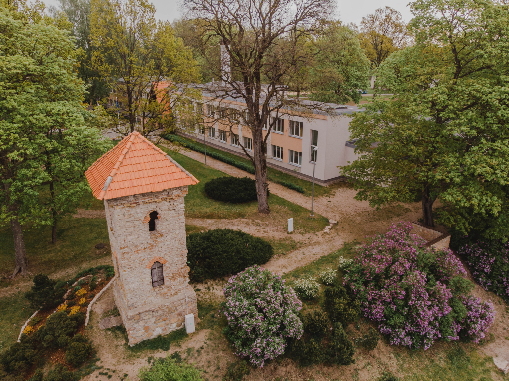 Slats no augšas uz Tetelmindes 